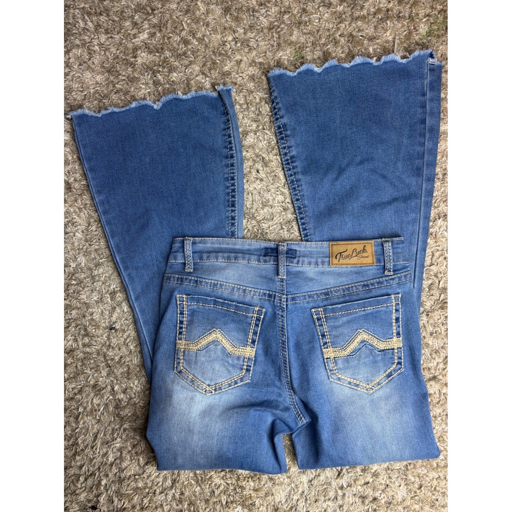 True Luck Womens Distressed Flare Jeans Medium Wash Scallop Raw Hem Size 7/8 - Picture 4 of 4